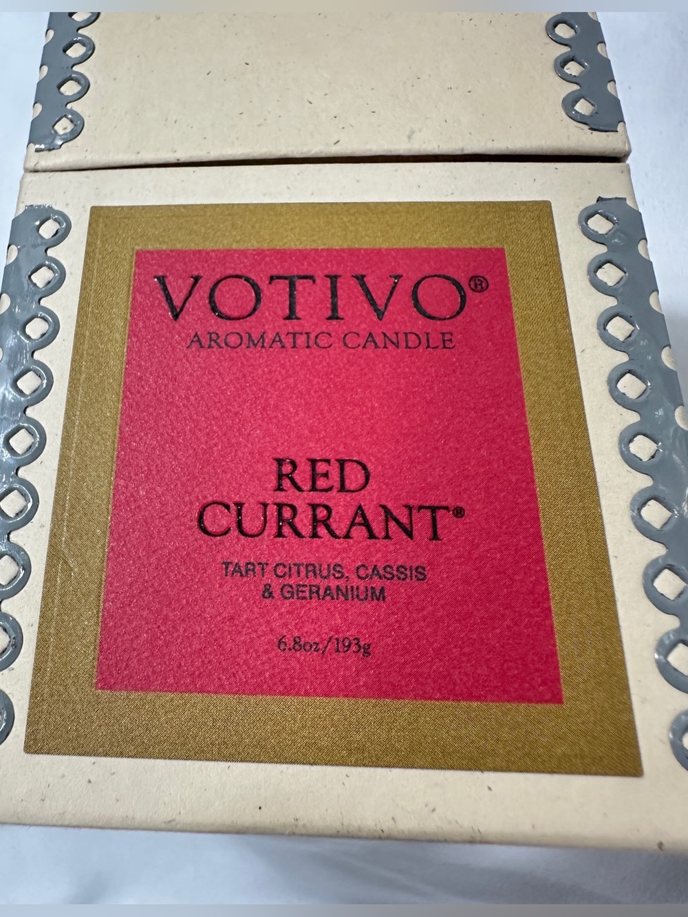 Votivo Red Currant 6.8 oz Aromatic Candle - New - Picture 2 of 8